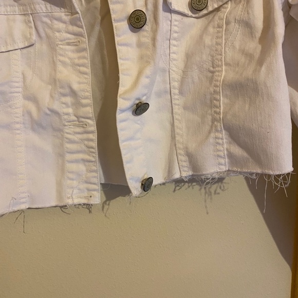 2000’s Cropped White Jean Jacket - Picture 2 of 2